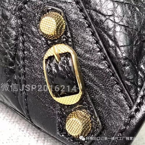 你的買包生涯還缺一只巴黎世家機(jī)車包